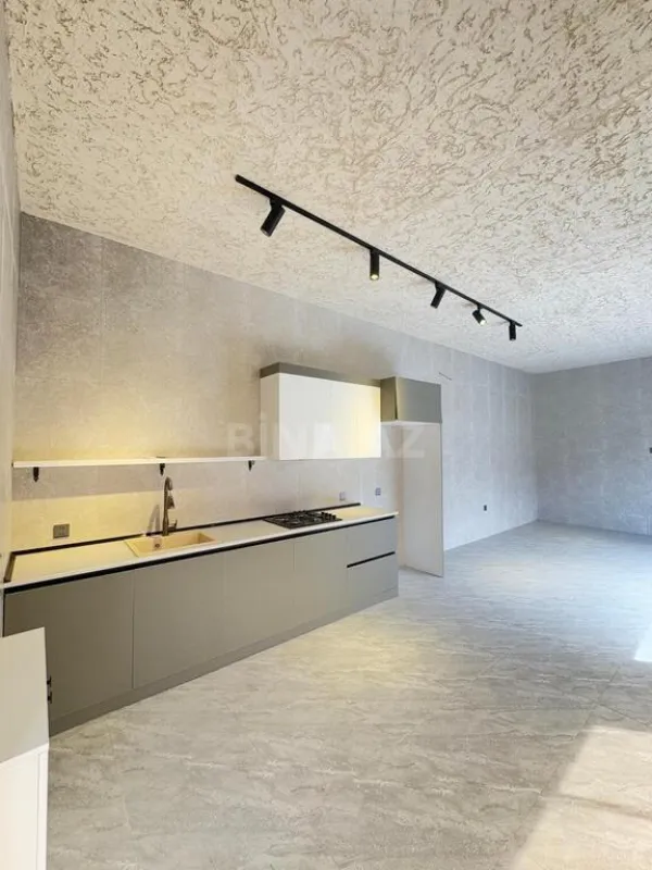 Satılır 5 otaqlı həyət evi 240 m²