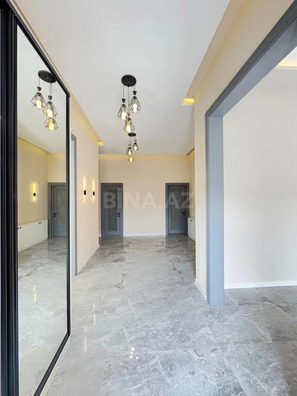 Satılır 5 otaqlı həyət evi 240 m²