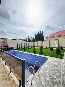 Satılır 5 otaqlı həyət evi 240 m²