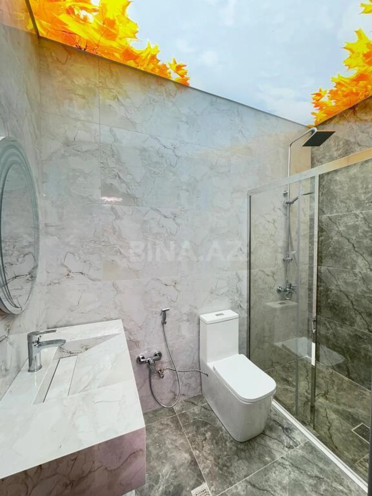 Satılır 5 otaqlı həyət evi 240 m²