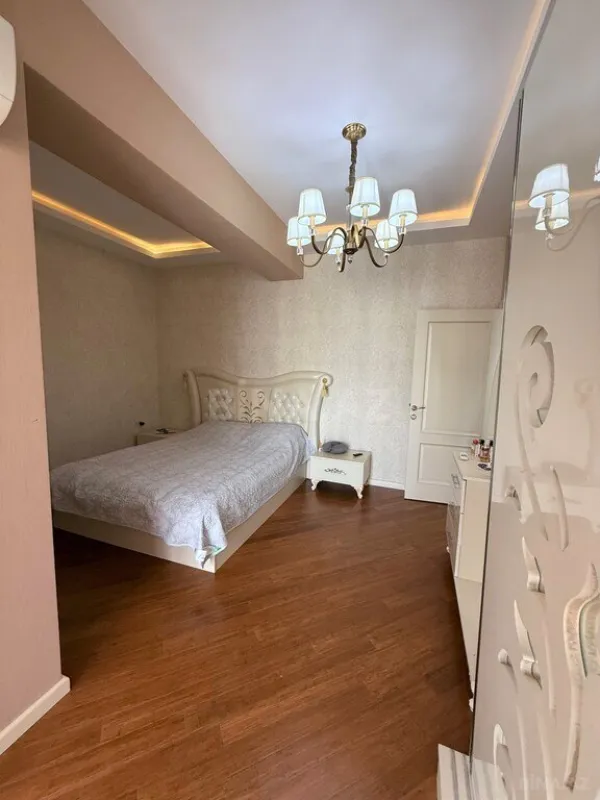 Satılır 3 otaqlı mənzil 115 m²
