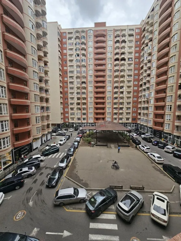 Satılır 3 otaqlı mənzil 137 m²