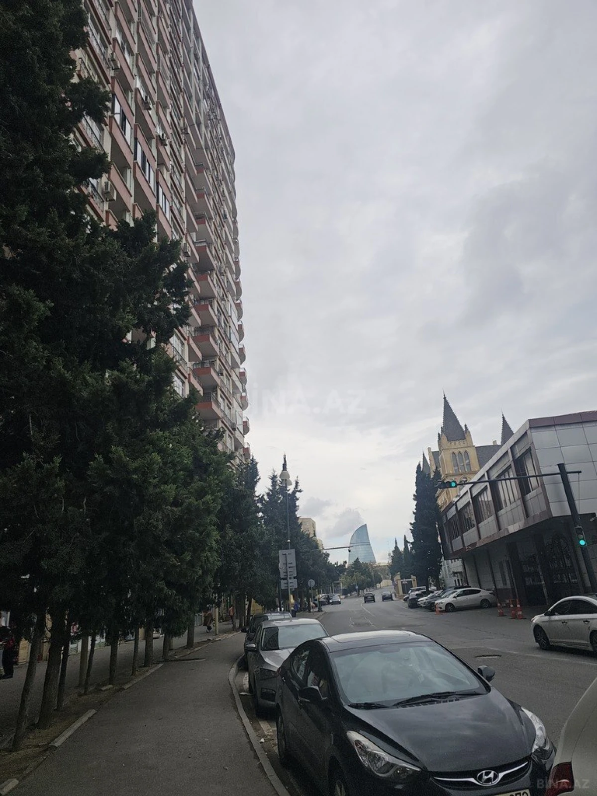 Satılır 3 otaqlı mənzil 137 m²