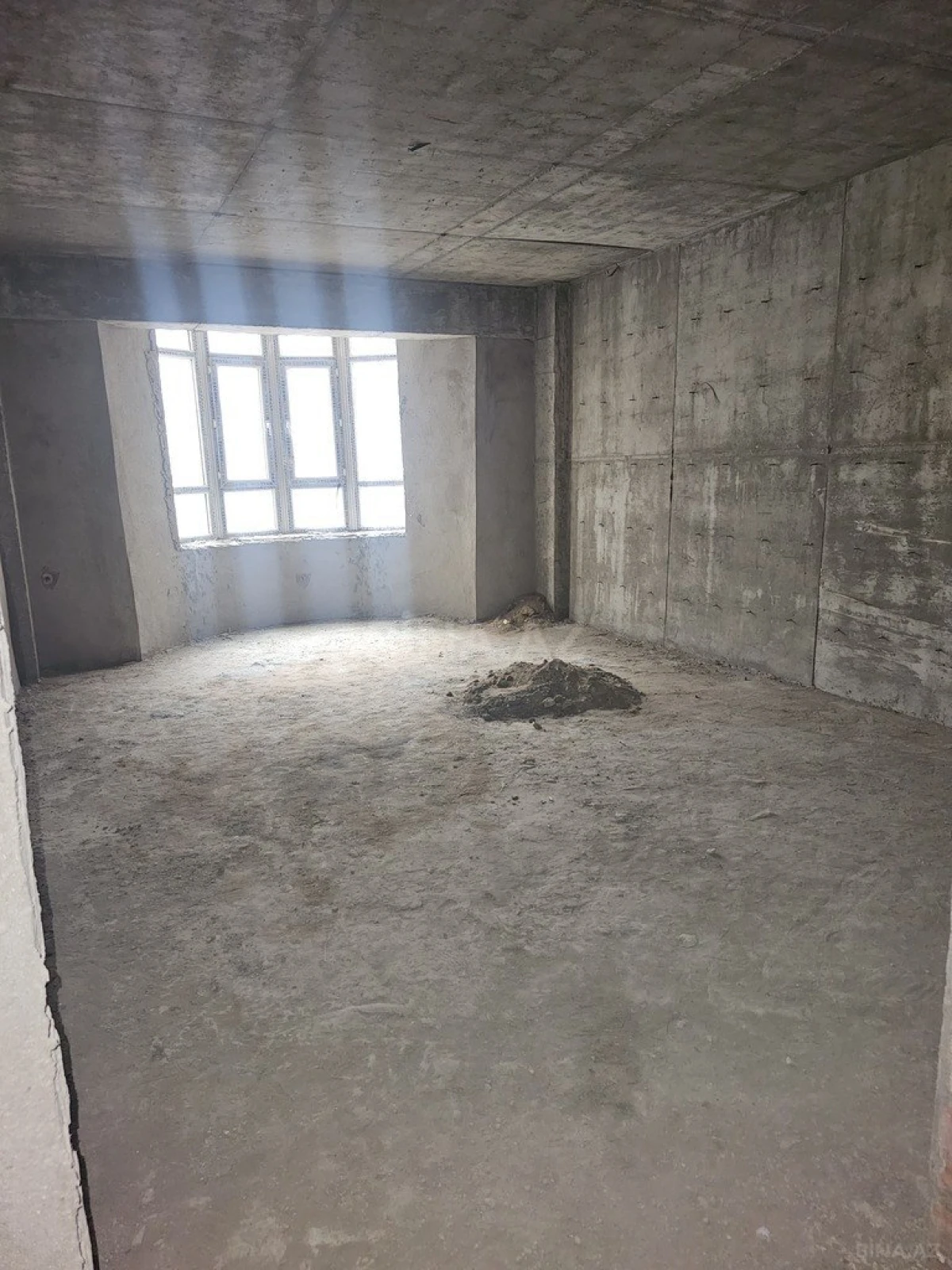 Satılır 3 otaqlı mənzil 137 m²