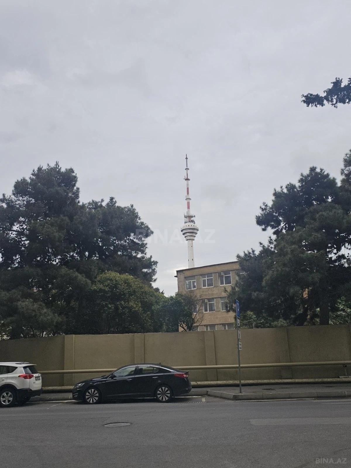 Satılır 3 otaqlı mənzil 137 m²