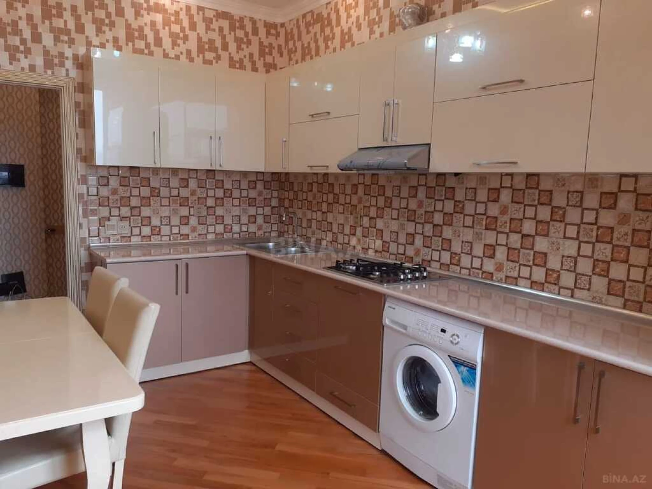 Kirayə verilir 2 otaqlı mənzil 80 m²