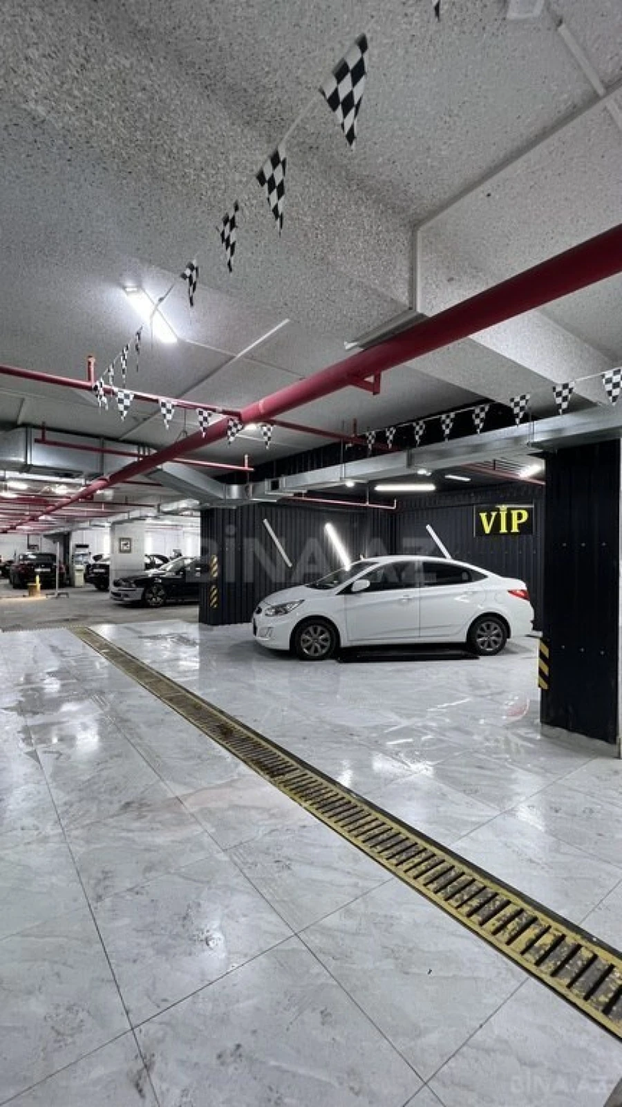 Satılır obyekt 490 m²