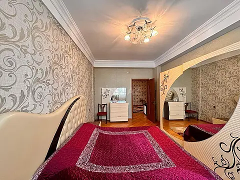 Satılır 2 otaqlı mənzil 96 m²