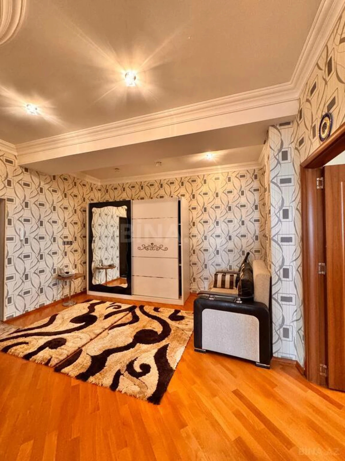 Satılır 2 otaqlı mənzil 96 m²