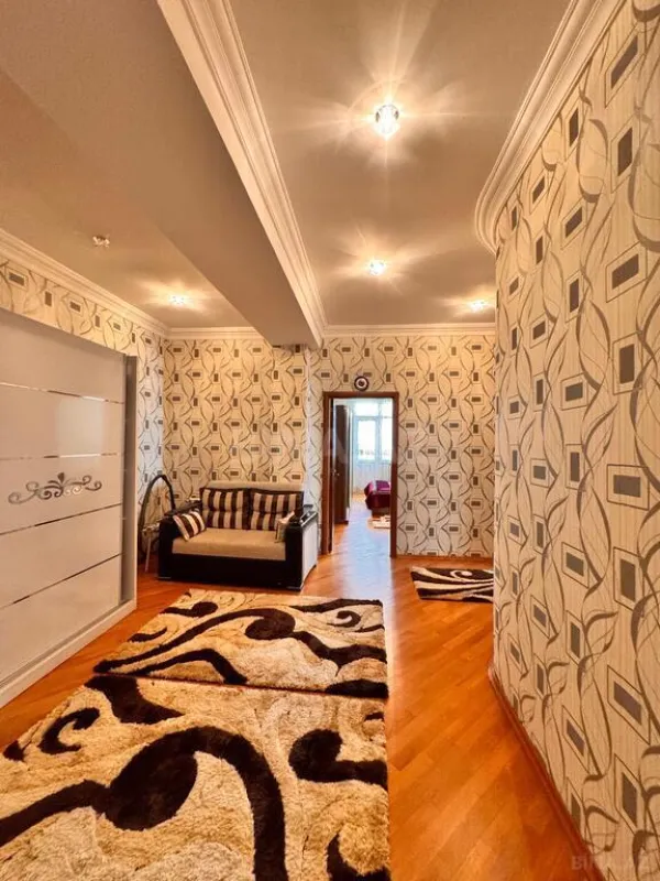 Satılır 2 otaqlı mənzil 96 m²