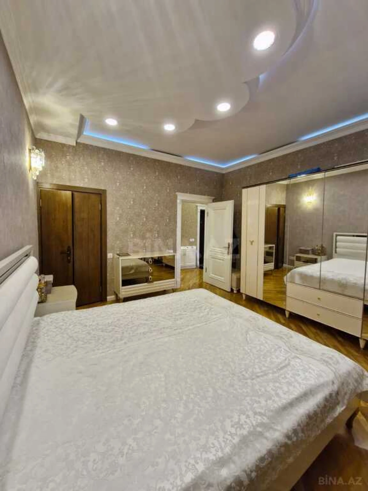 Satılır 3 otaqlı mənzil 90 m²