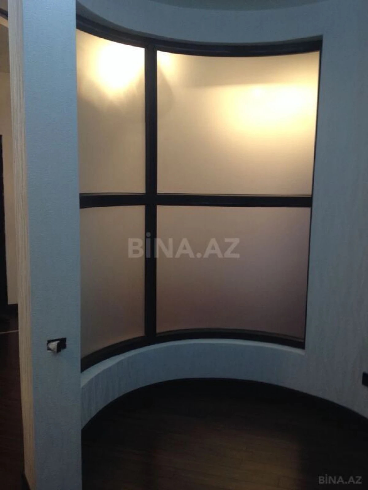 Satılır 3 otaqlı mənzil 158 m²