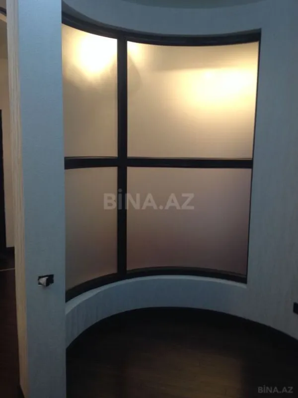 Satılır 3 otaqlı mənzil 158 m²