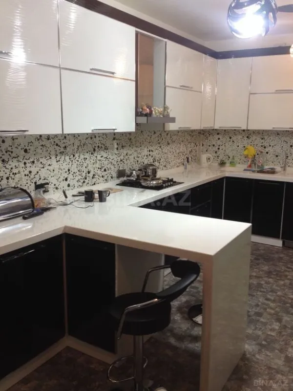 Satılır 3 otaqlı mənzil 158 m²