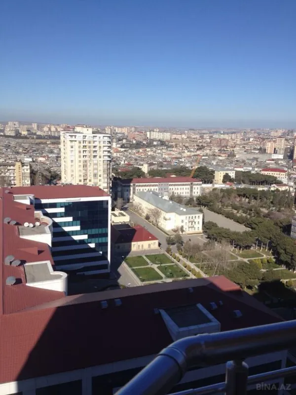 Satılır 3 otaqlı mənzil 158 m²