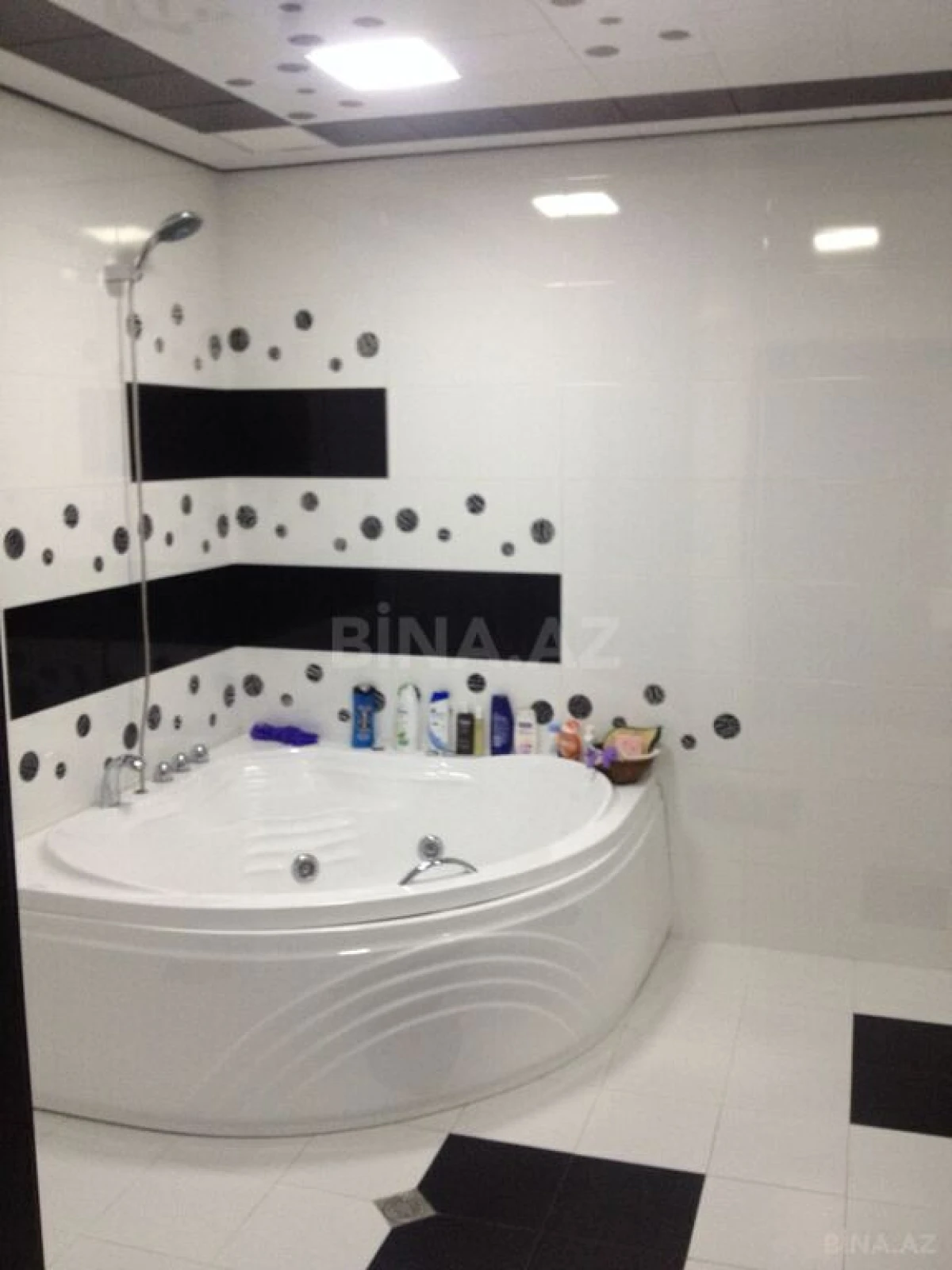 Satılır 3 otaqlı mənzil 158 m²