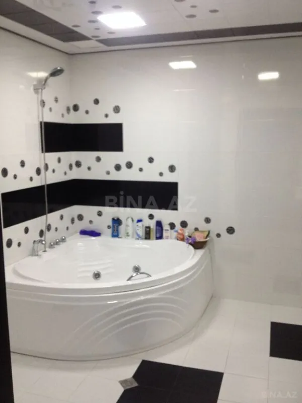 Satılır 3 otaqlı mənzil 158 m²