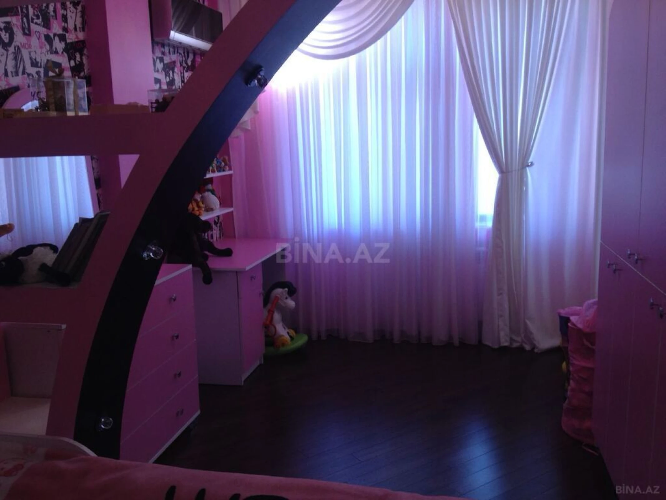 Satılır 3 otaqlı mənzil 158 m²