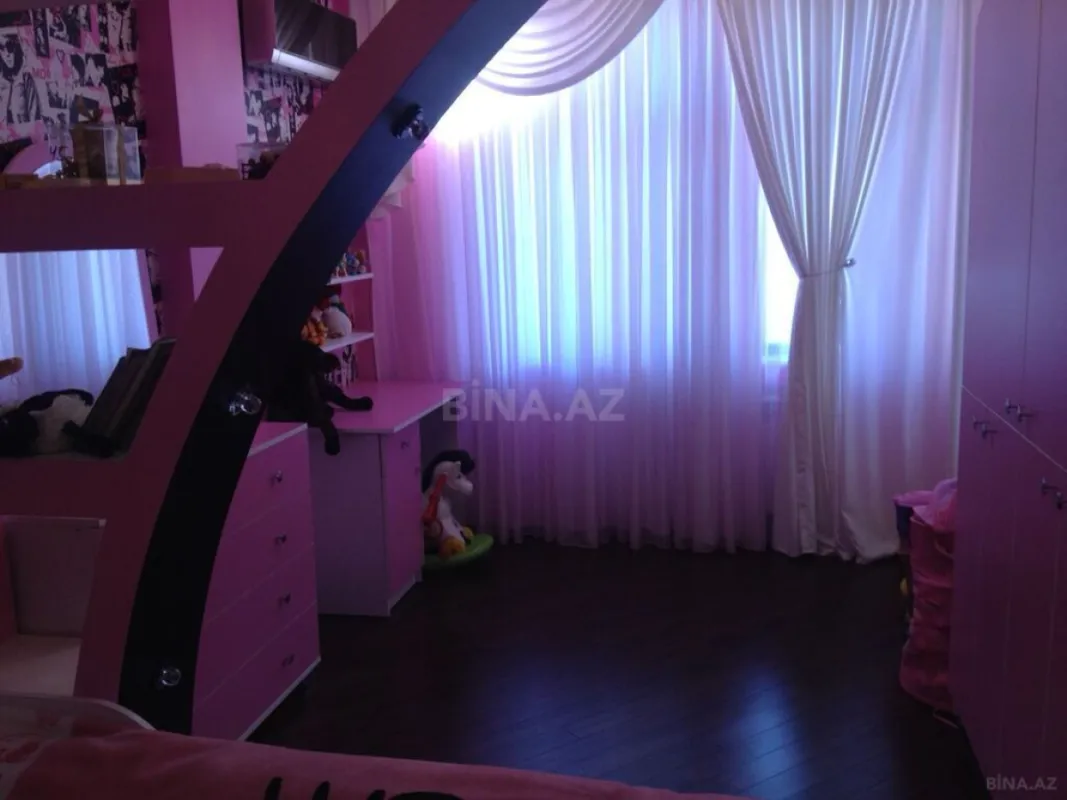 Satılır 3 otaqlı mənzil 158 m²