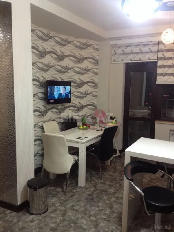 Satılır 3 otaqlı mənzil 158 m²