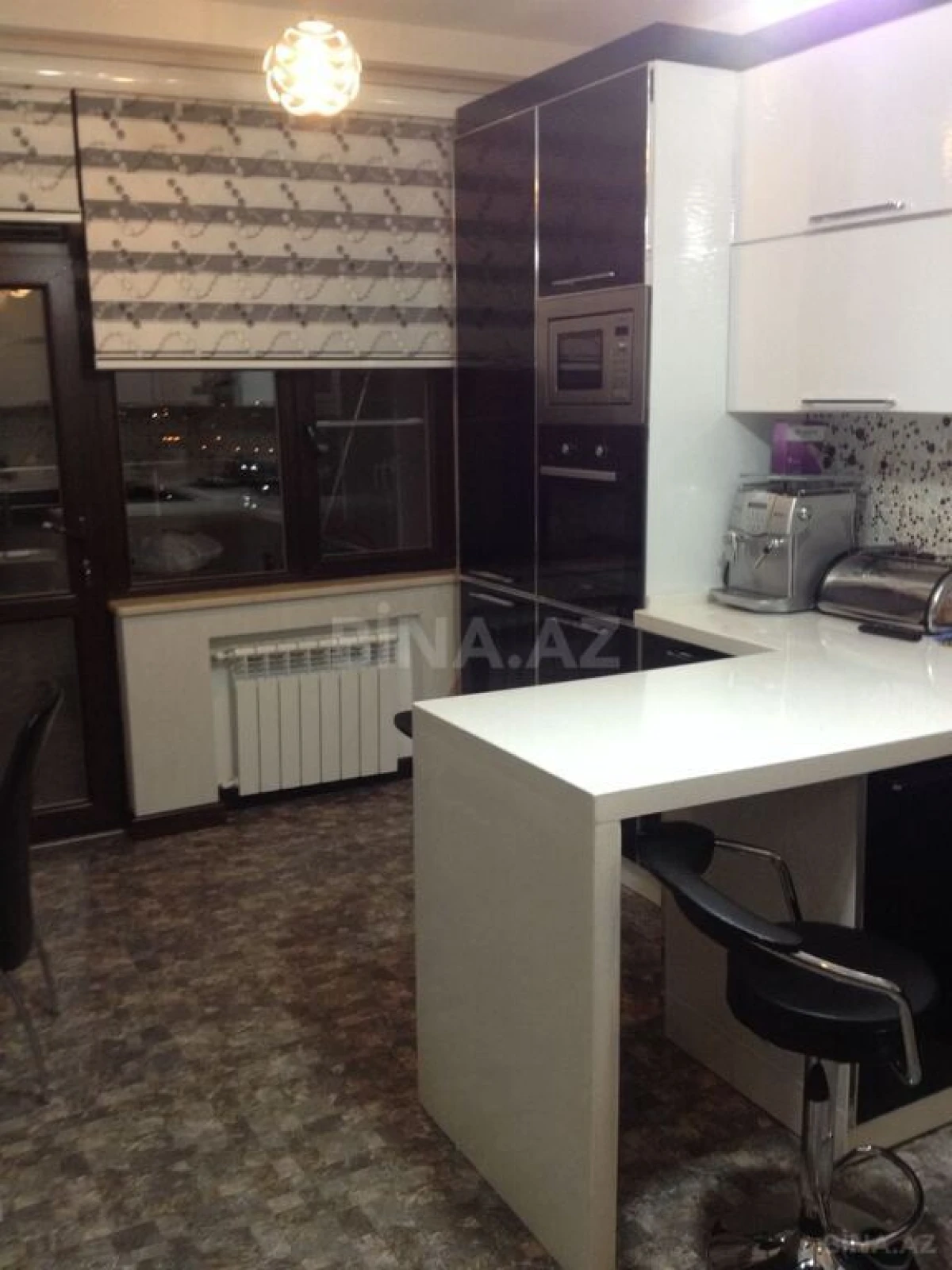 Satılır 3 otaqlı mənzil 158 m²