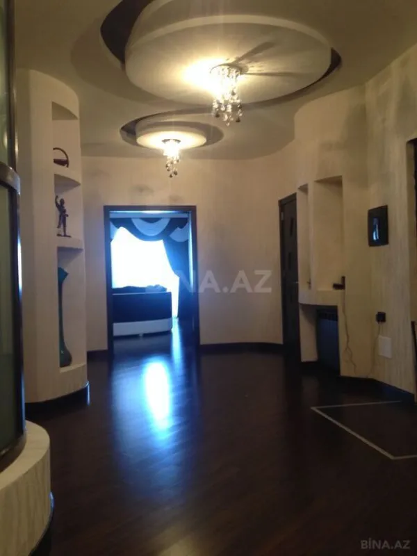 Satılır 3 otaqlı mənzil 158 m²