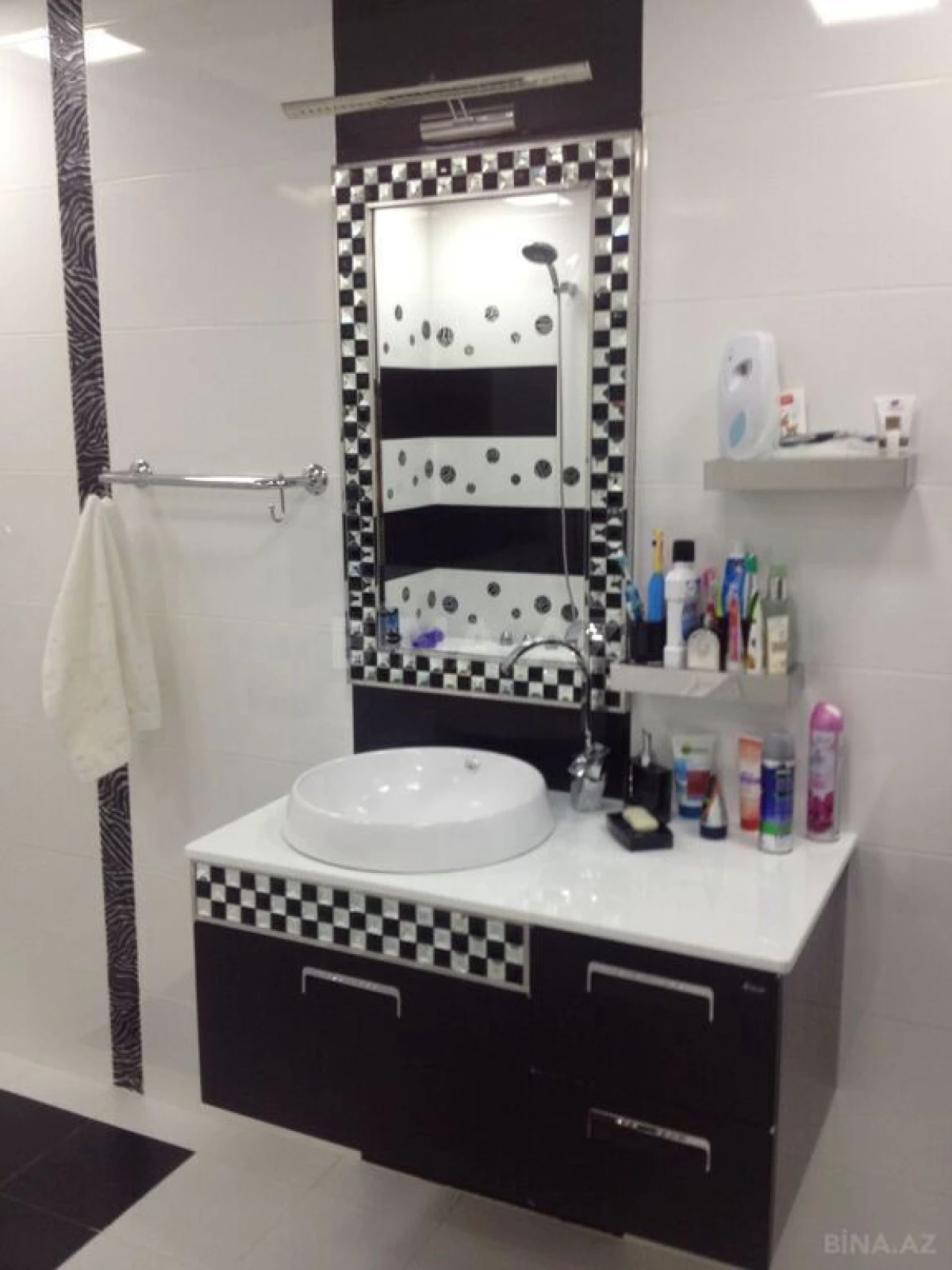 Satılır 3 otaqlı mənzil 158 m²