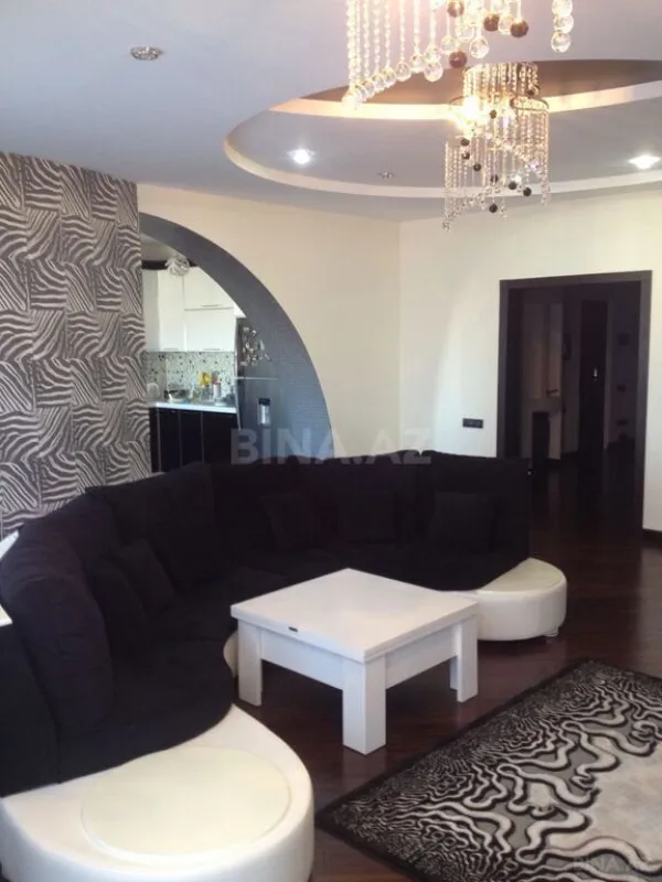Satılır 3 otaqlı mənzil 158 m²