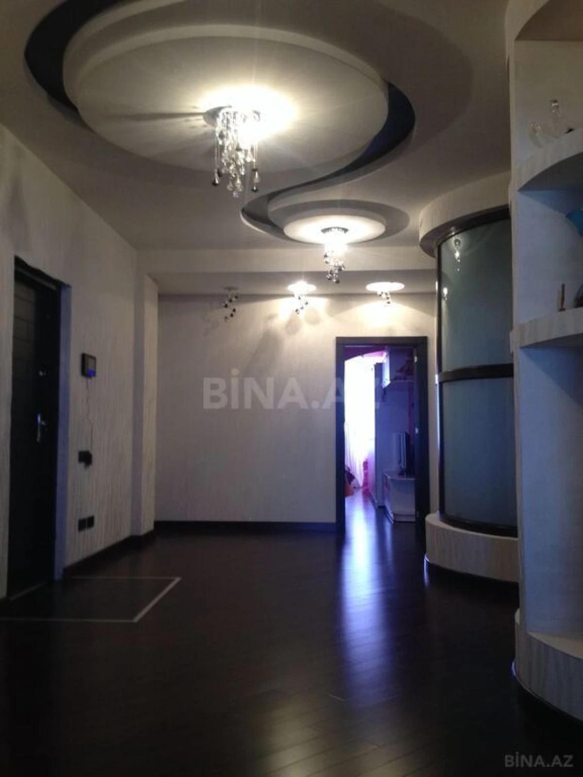 Satılır 3 otaqlı mənzil 158 m²