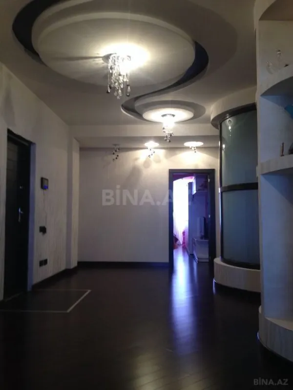 Satılır 3 otaqlı mənzil 158 m²