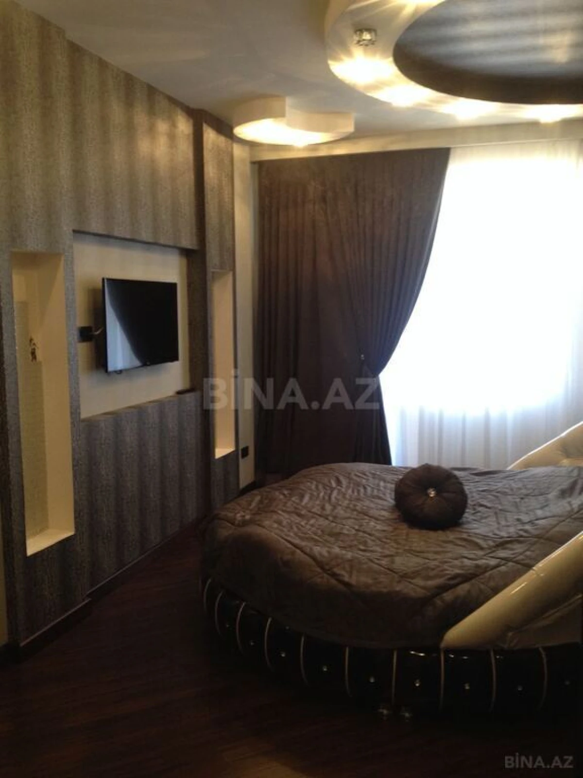 Satılır 3 otaqlı mənzil 158 m²