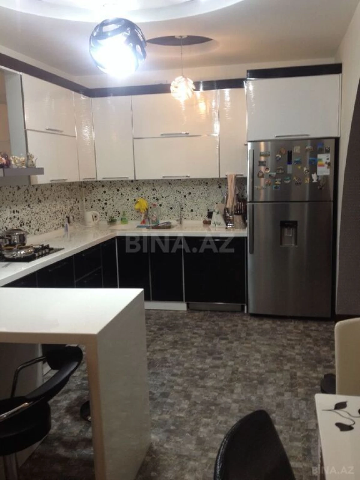 Satılır 3 otaqlı mənzil 158 m²