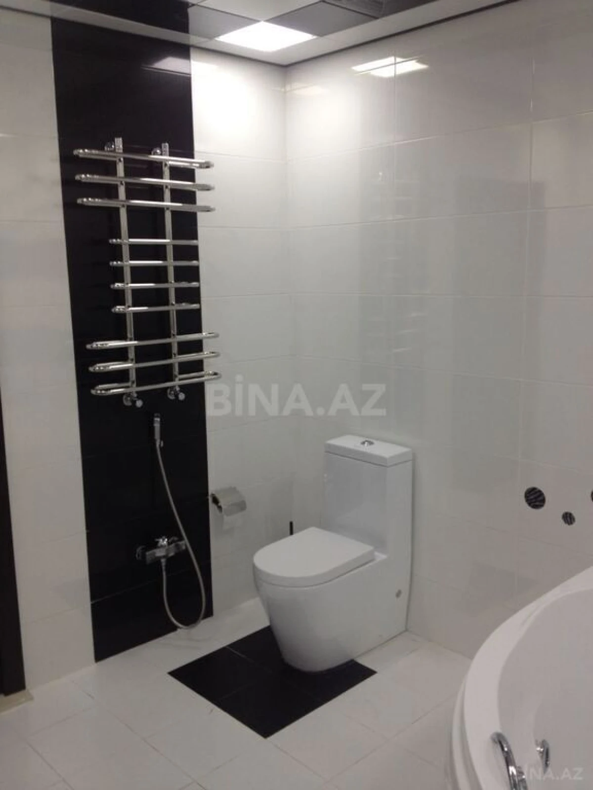 Satılır 3 otaqlı mənzil 158 m²