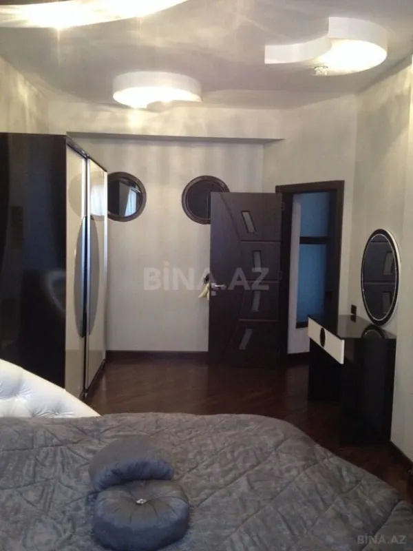 Satılır 3 otaqlı mənzil 158 m²