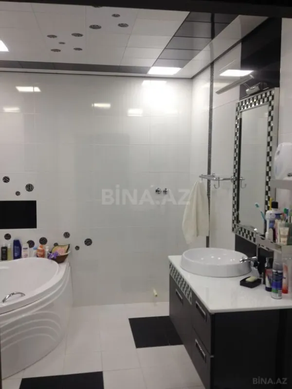 Satılır 3 otaqlı mənzil 158 m²