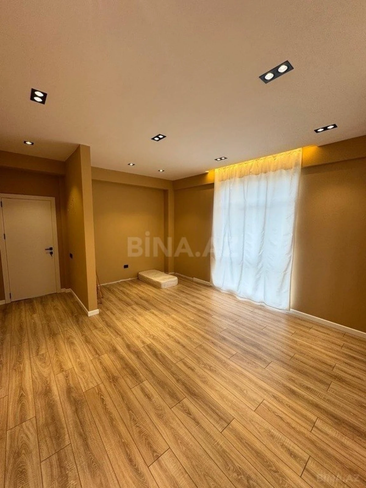 Satılır 3 otaqlı mənzil 120 m²