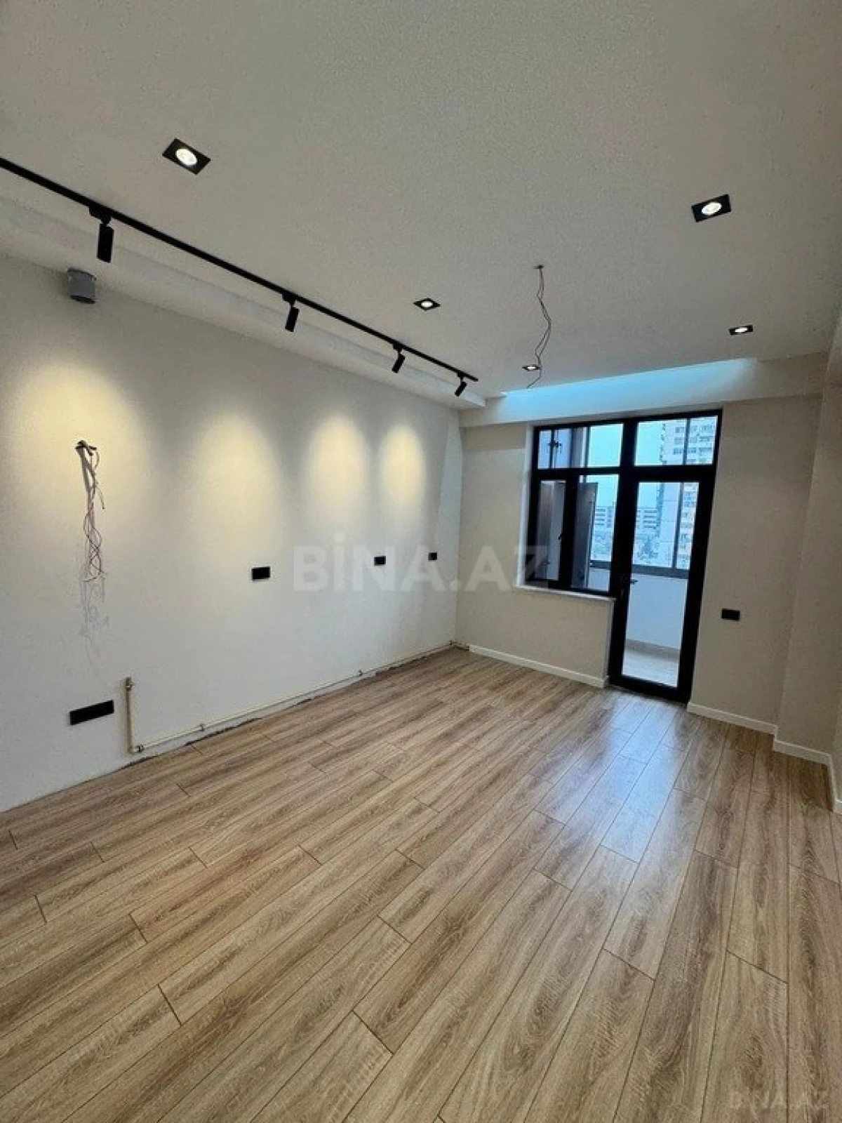 Satılır 3 otaqlı mənzil 120 m²