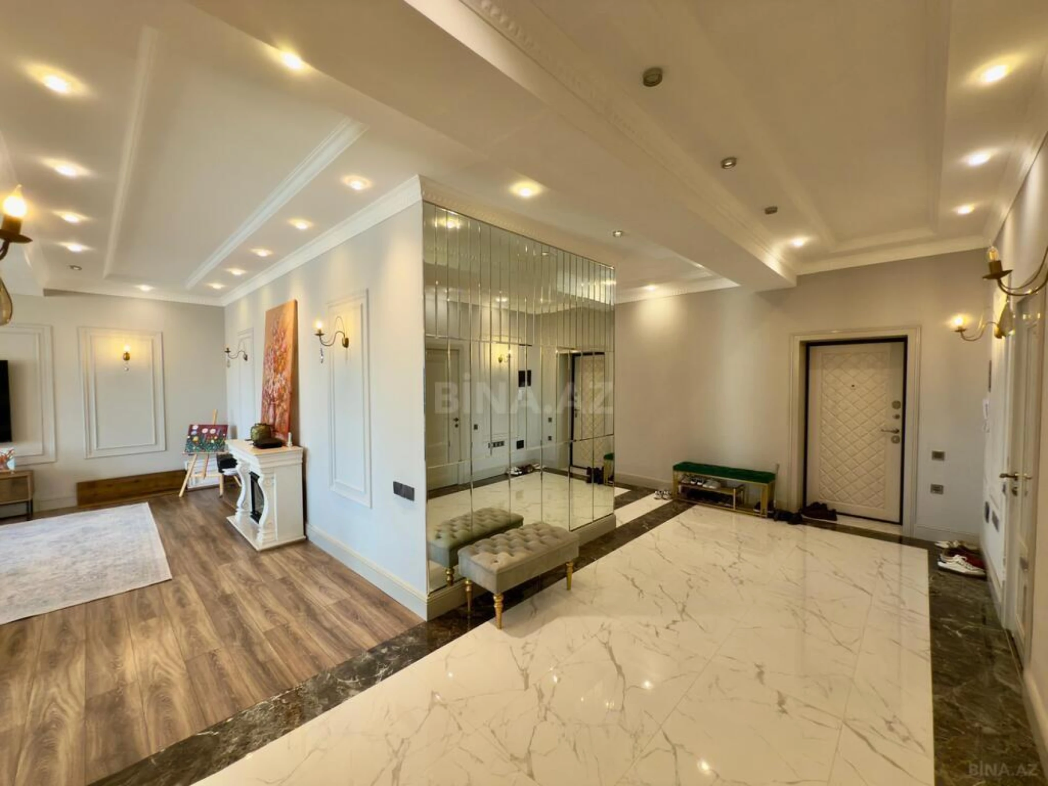 Satılır 4 otaqlı mənzil 245 m²