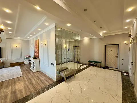 Satılır 4 otaqlı mənzil 245 m²