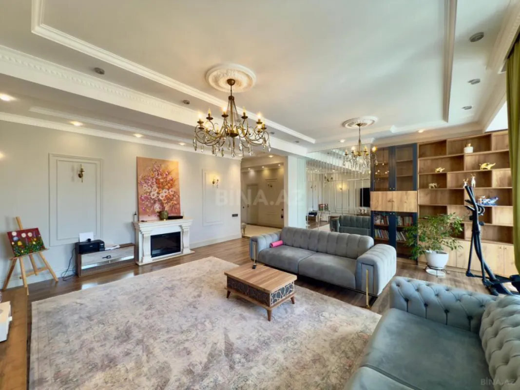 Satılır 4 otaqlı mənzil 245 m²