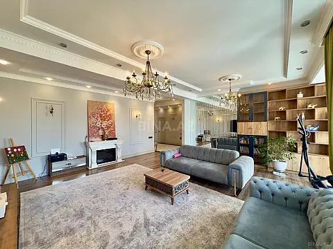 Satılır 4 otaqlı mənzil 245 m²