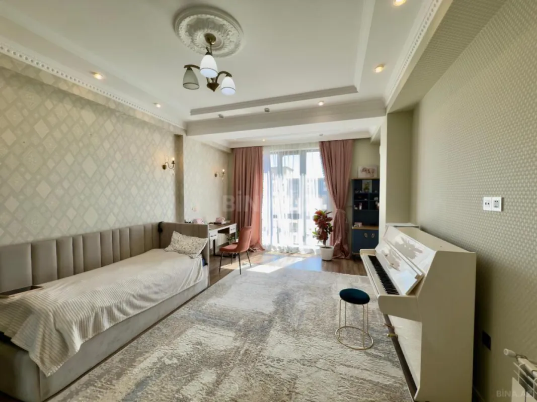 Satılır 4 otaqlı mənzil 245 m²