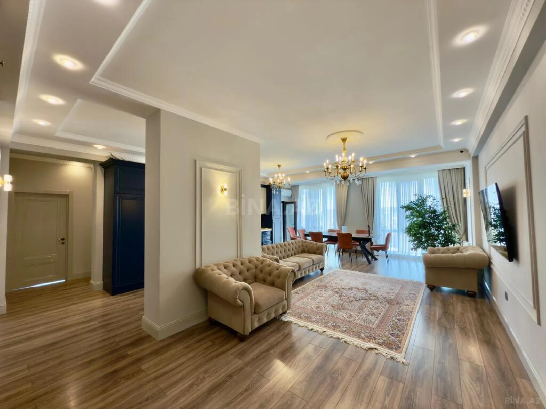 Satılır 4 otaqlı mənzil 245 m²