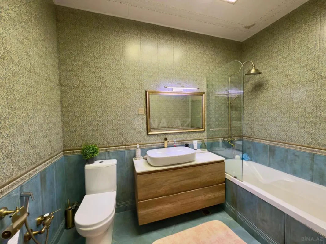 Satılır 4 otaqlı mənzil 245 m²