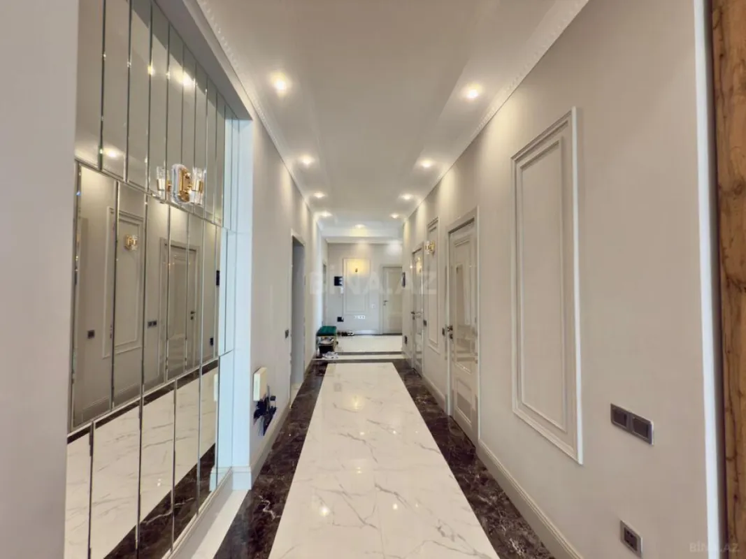 Satılır 4 otaqlı mənzil 245 m²