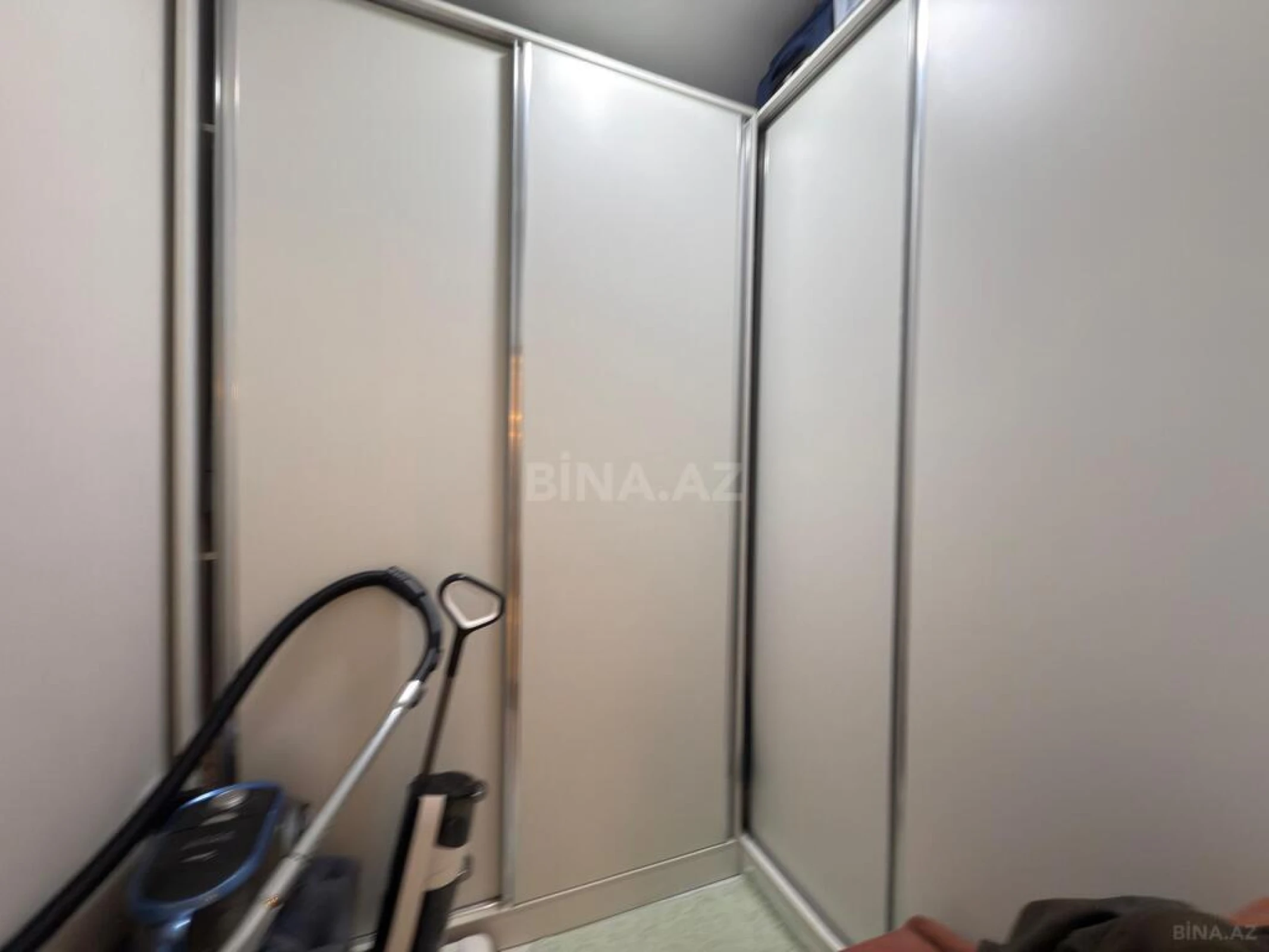 Satılır 4 otaqlı mənzil 245 m²