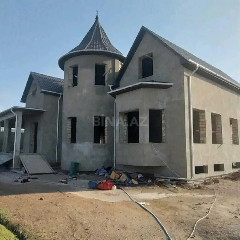 Satılır 7 otaqlı həyət evi 750 m²