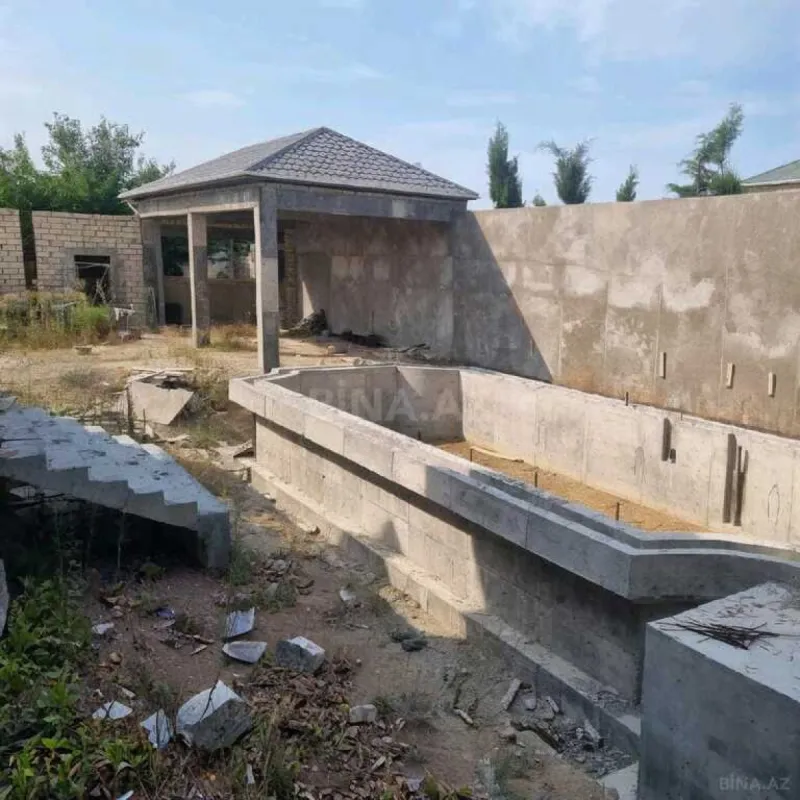 Satılır 7 otaqlı həyət evi 750 m²