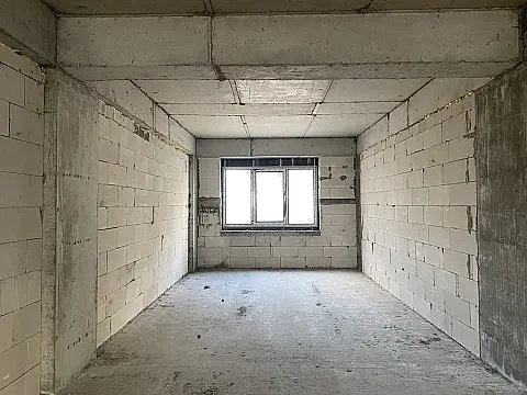 Satılır 4 otaqlı mənzil 179 m²