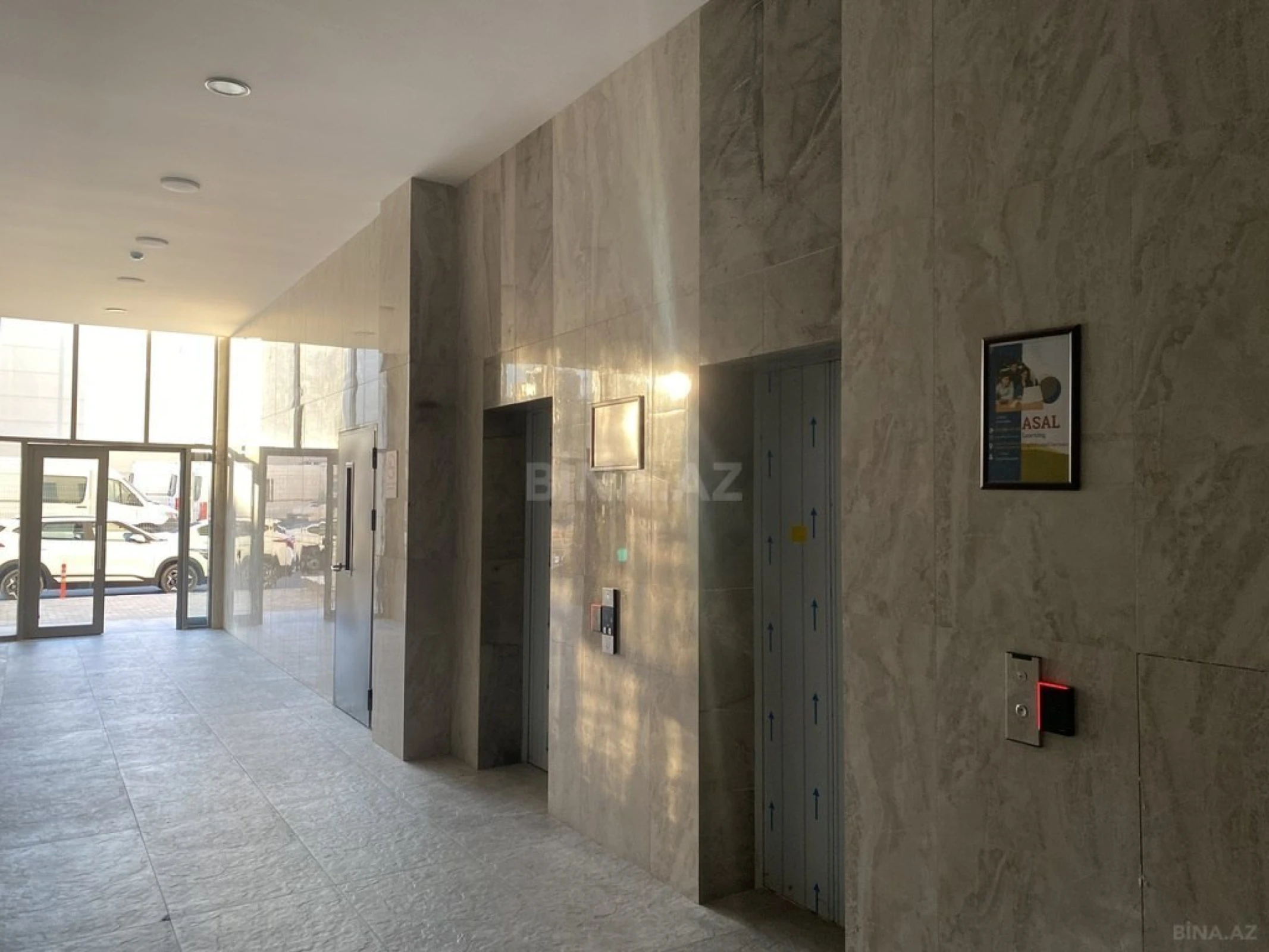 Satılır 4 otaqlı mənzil 179 m²